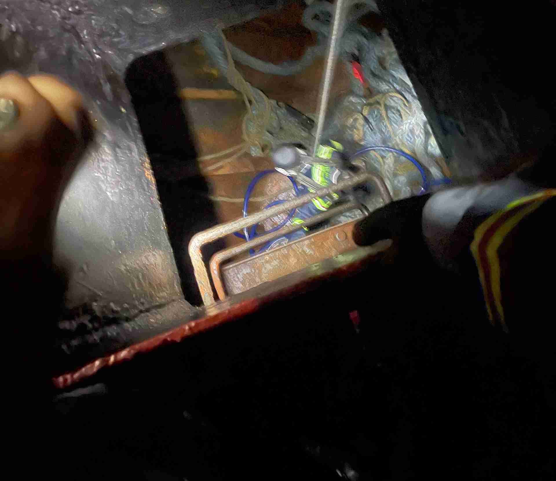 당국은 카인호아에서 가스 질식으로 의심되는 사고를 당한 5명의 피해자의 신원을 확인했습니다. 사진: 카인호아성 공안