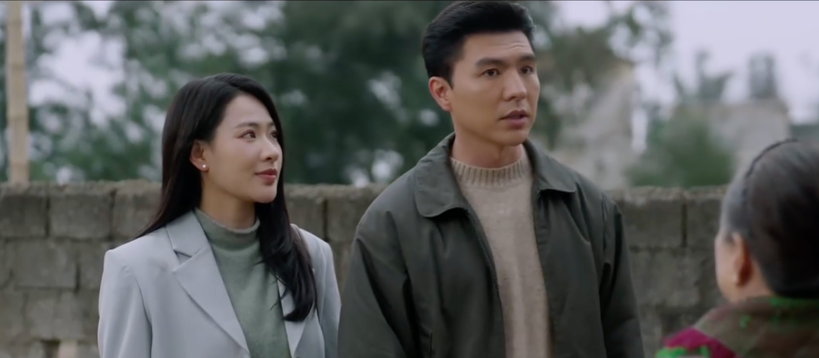 Kiên (Steven Nguyễn) và Lam Anh (Minh Trang) được khen đẹp đôi. Ảnh cắt từ phim 