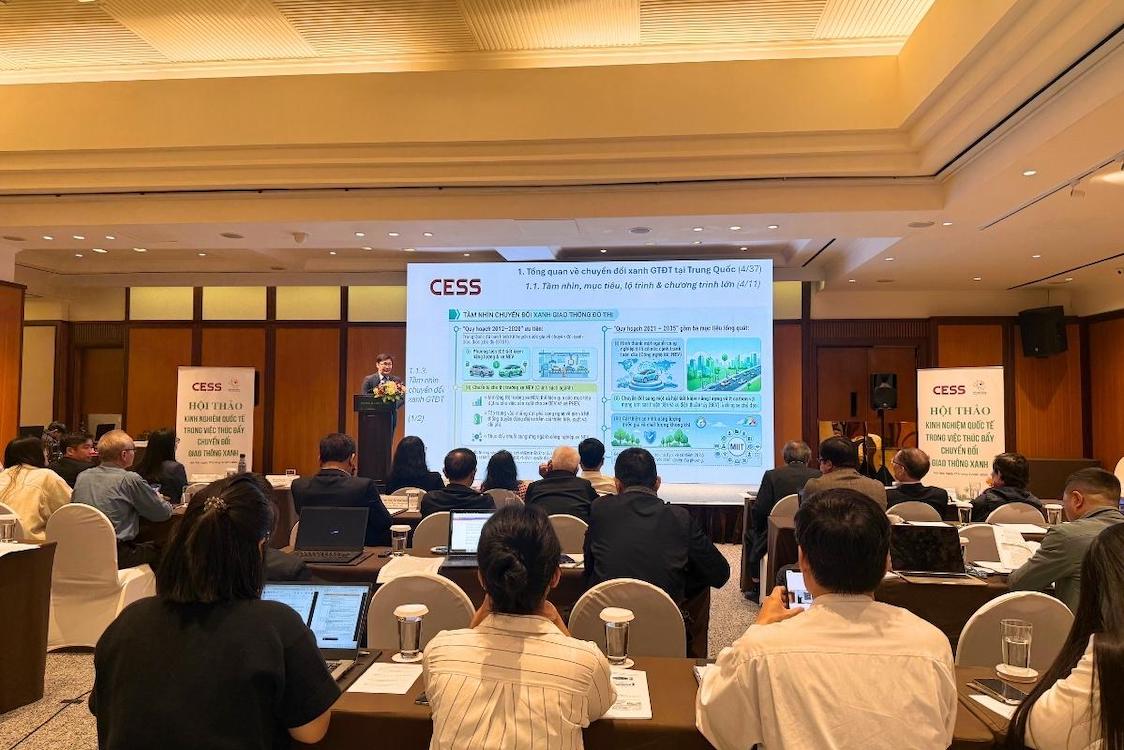 Toàn cảnh Hội thảo “Kinh nghiệm quốc tế trong việc thúc đẩy chuyển đổi giao thông xanh“. Ảnh: Phương Anh