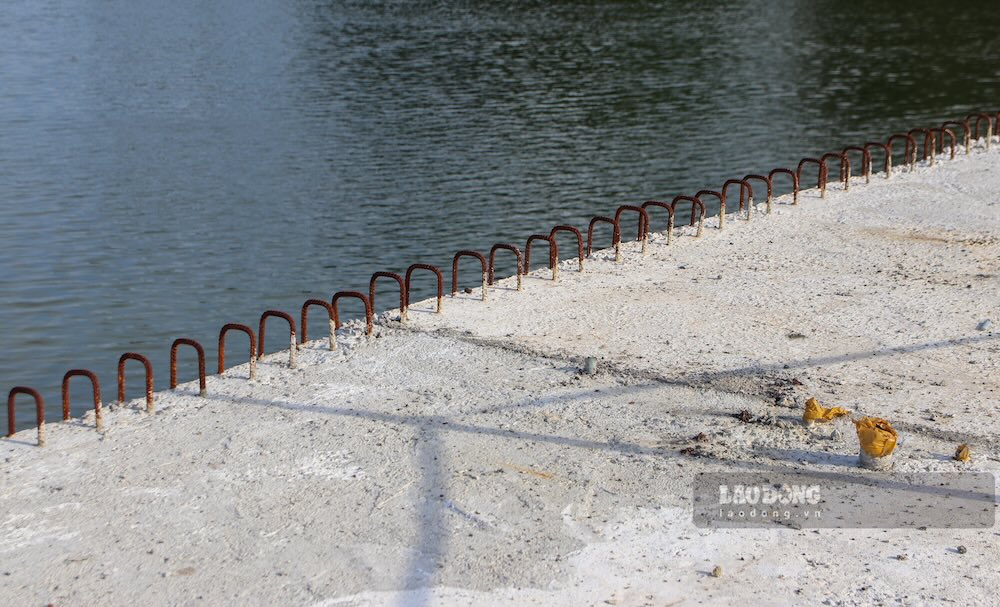 Để cảnh báo, nhà thầu chỉ chăng dây tạm ở một vài đoạn. Những sợi dây này nhanh chóng đứt gãy sau thời gian ngắn, gần như không còn tác dụng cảnh báo. 