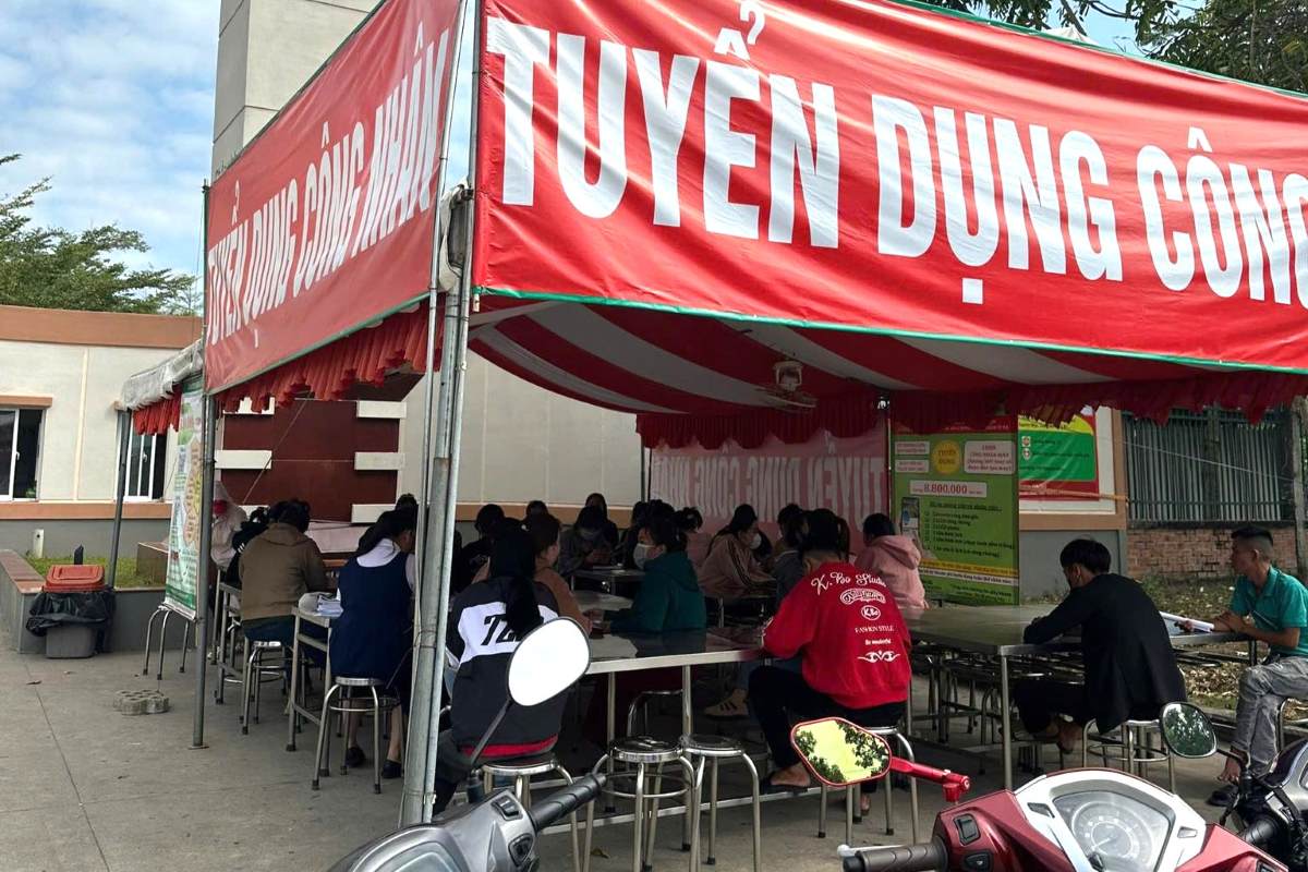 Enterprises in My Xuan B1 Tien Hung Industrial Park recruit 1,000 garment workers and some positions. Photo: Grassroots Trade Union