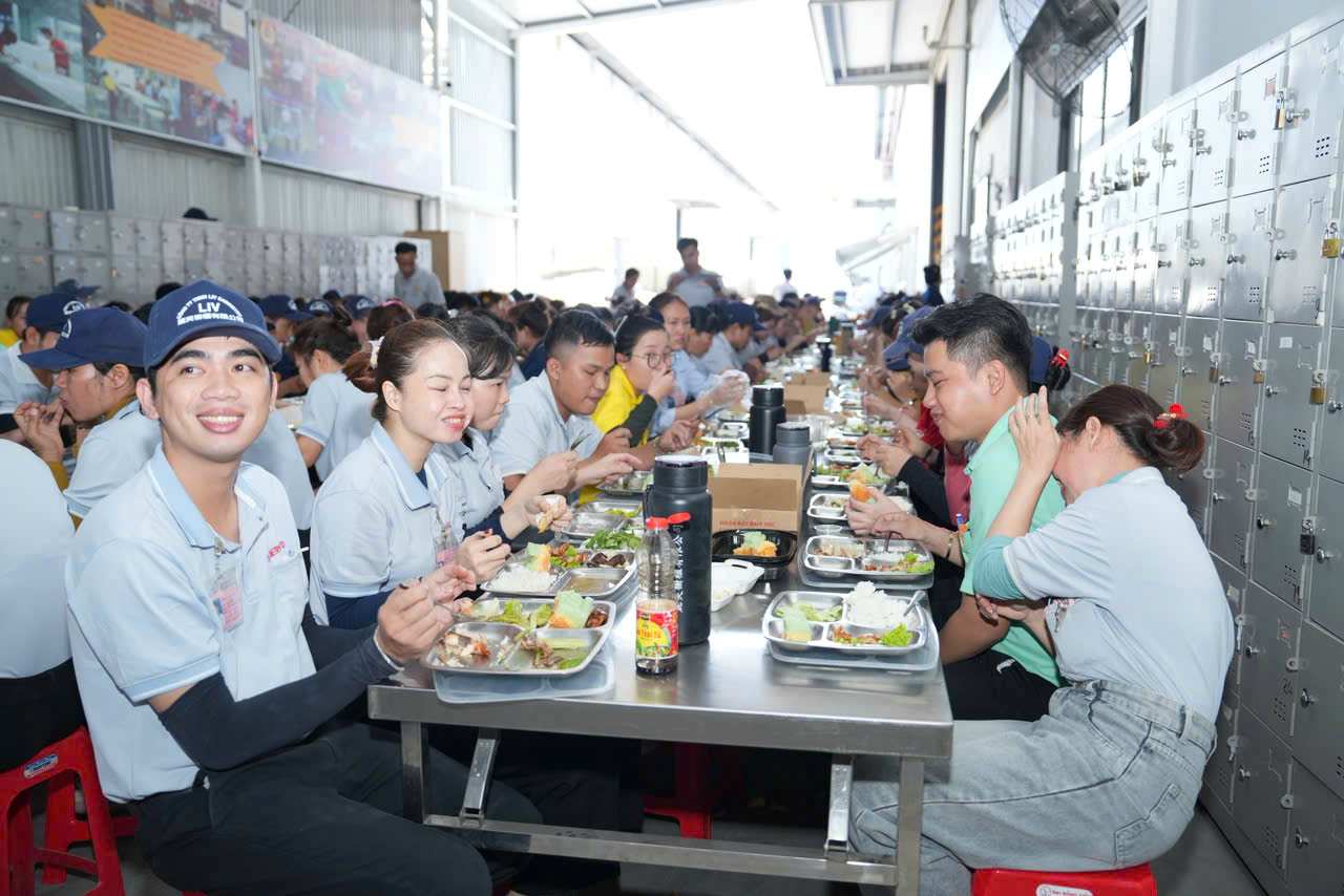 Chương trình “Bữa cơm Công đoàn - Gắn kết yêu thương” sẽ được duy trì tổ chức mỗi tháng 1 lần. Ảnh: CĐCS cung cấp