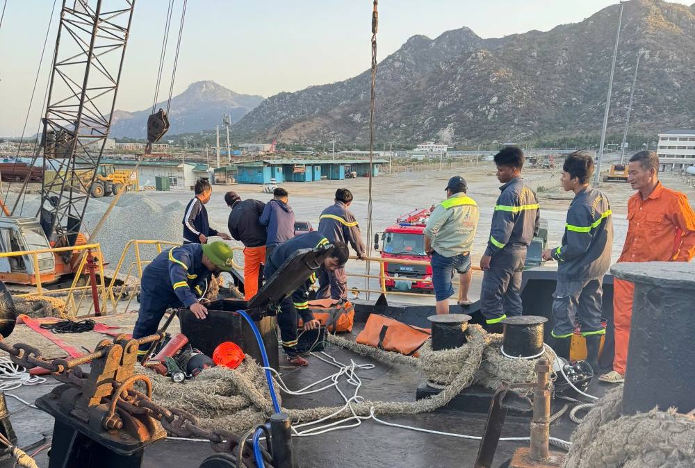 Scene of 3 deaths in cargo train tunnel in Khanh Hoa
