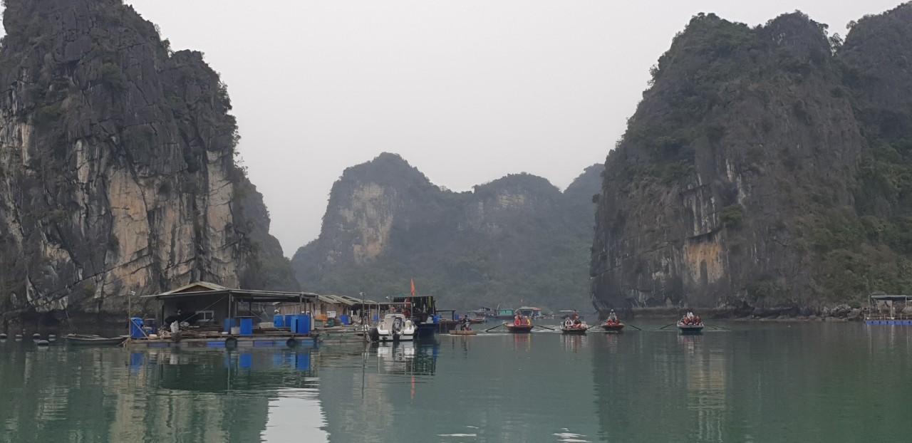 The Vung Vieng fishing village area, Ha Long Bay has had phone signal for several days now. Photo: Nguyen Hung