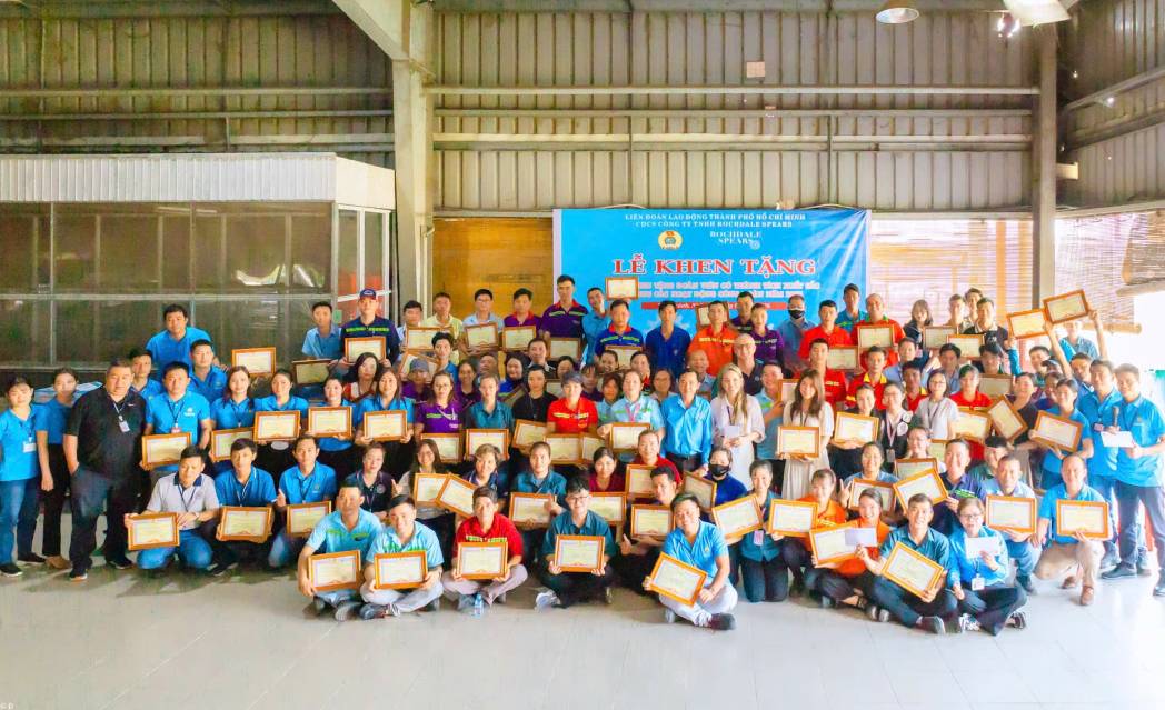 120 đoàn viên và 7 tập thể được khen thưởng. Ảnh: CĐCS cung cấp