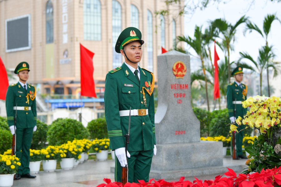 Cột mốc 1369 tại biên giới Việt Nam-Trung Quốc. Ảnh: Ái Vân