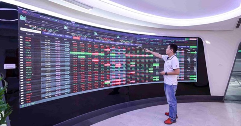 Thị trường chứng khoán trước bước ngoặt: Gánh vác vai trò vốn dài hạn