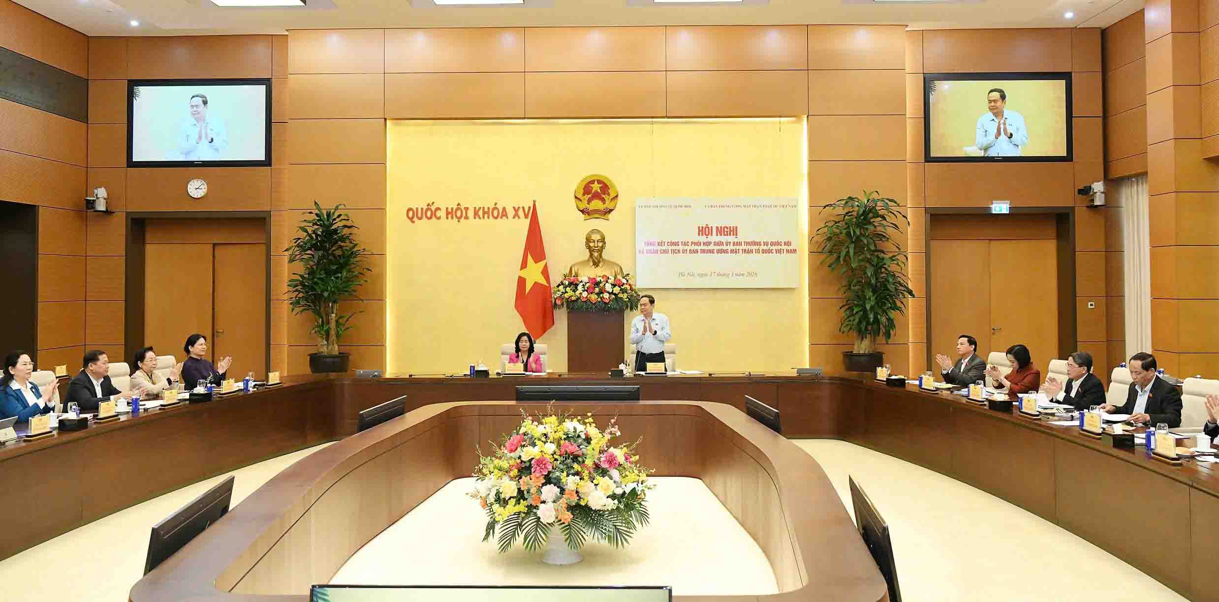 Việc phối hợp giữa Ủy ban Thường vụ Quốc hội và Ủy ban Trung ương MTTQ Việt Nam tiếp tục khẳng định vị thế trong việc bảo vệ quyền của Nhân dân khối Mặt trận. Ảnh: Lâm Hiển.