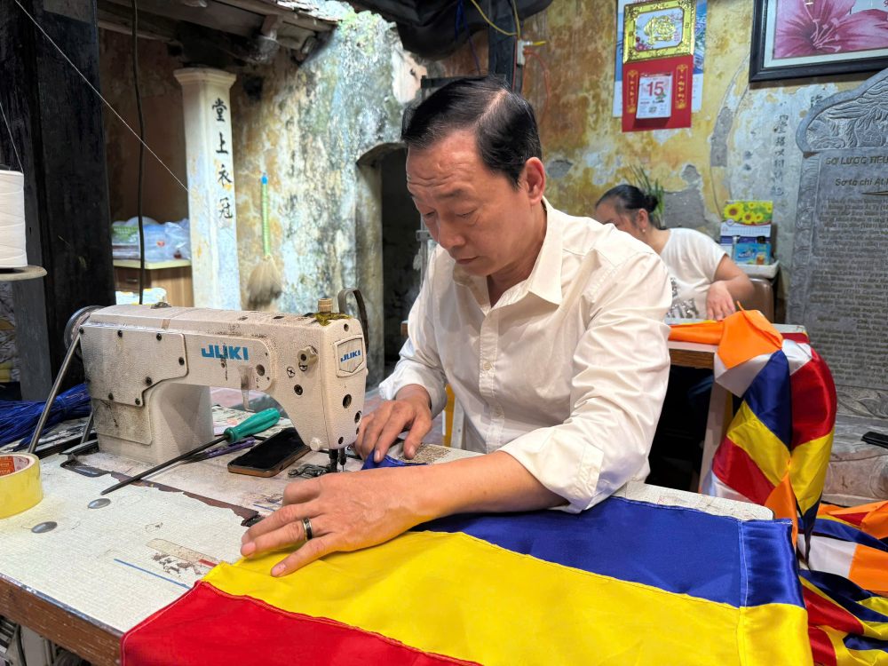 Social 3. 12 Co., Ltd. of Mr. Nguyen Kim Khoi has helped many people with disabilities have jobs and stable incomes. Photo: Quynh Chi