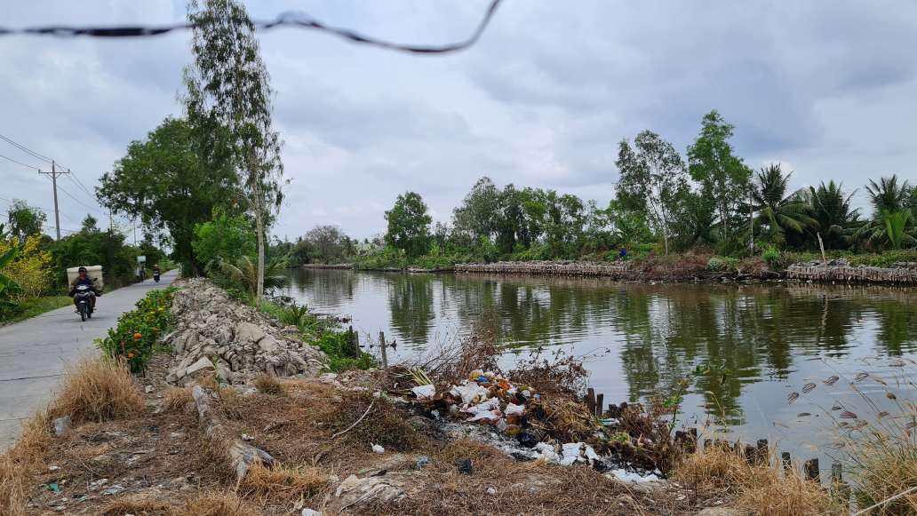 Người dân ở xã Phước Long, Cà Mau tiết kiệm chi tiêu thời tăng giá. Ảnh: Nhật Hồ.