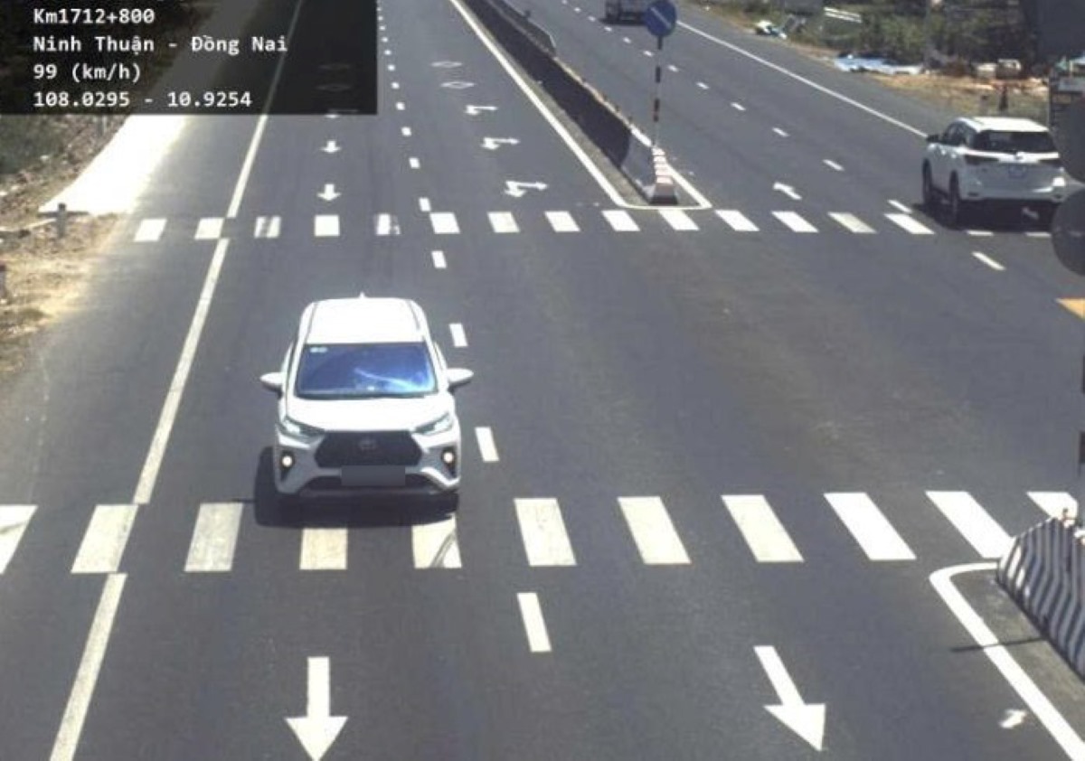 Một phương tiện bị camera ghi nhận lỗi vi phạm tốc độ. Ảnh: Công an 