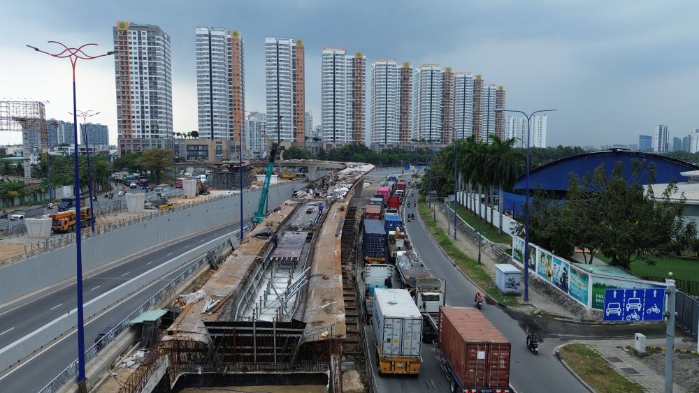 Nhánh cầu N3 đã được nối từ đường Mai Chí Thọ sang đường Đồng Văn Cống.  Ảnh: Anh Tú