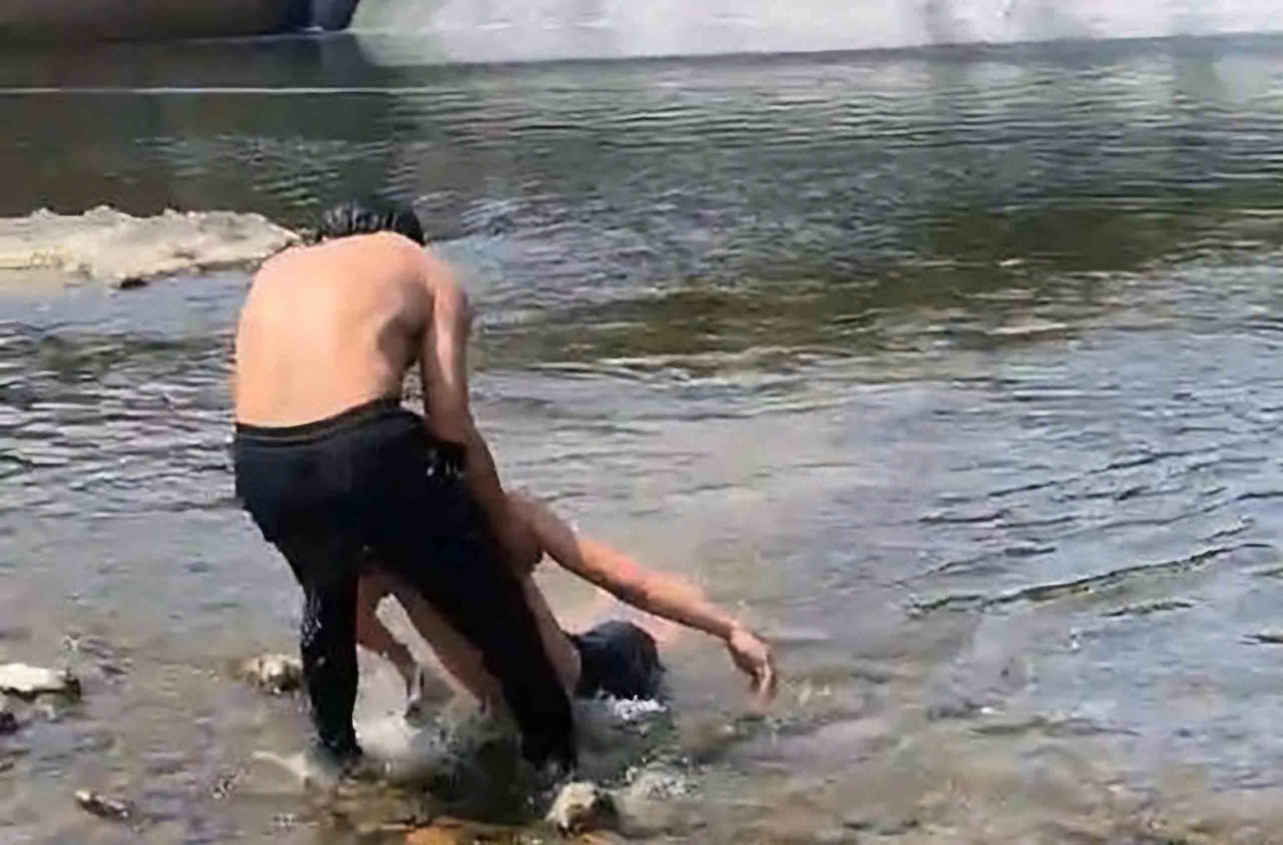 Baby L who drowned was rescued in time. Photo: Hoang Anh