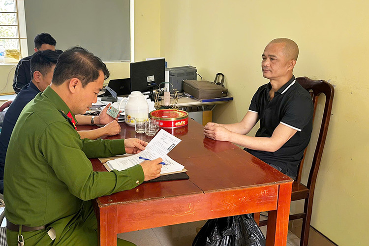 El sujeto Nguyen Trung Kien se entregó. Foto: Policía de Lai Chau