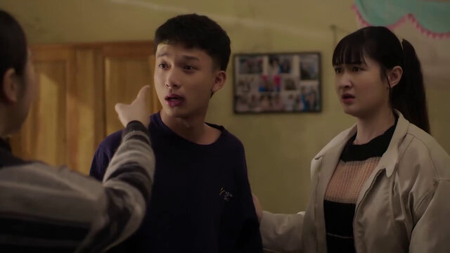 Cậu em út Minh (Sơn Lâm thủ vai) bước vào giai đoạn nổi loạn, dần bộc lộ cá tính. Ảnh: VFC