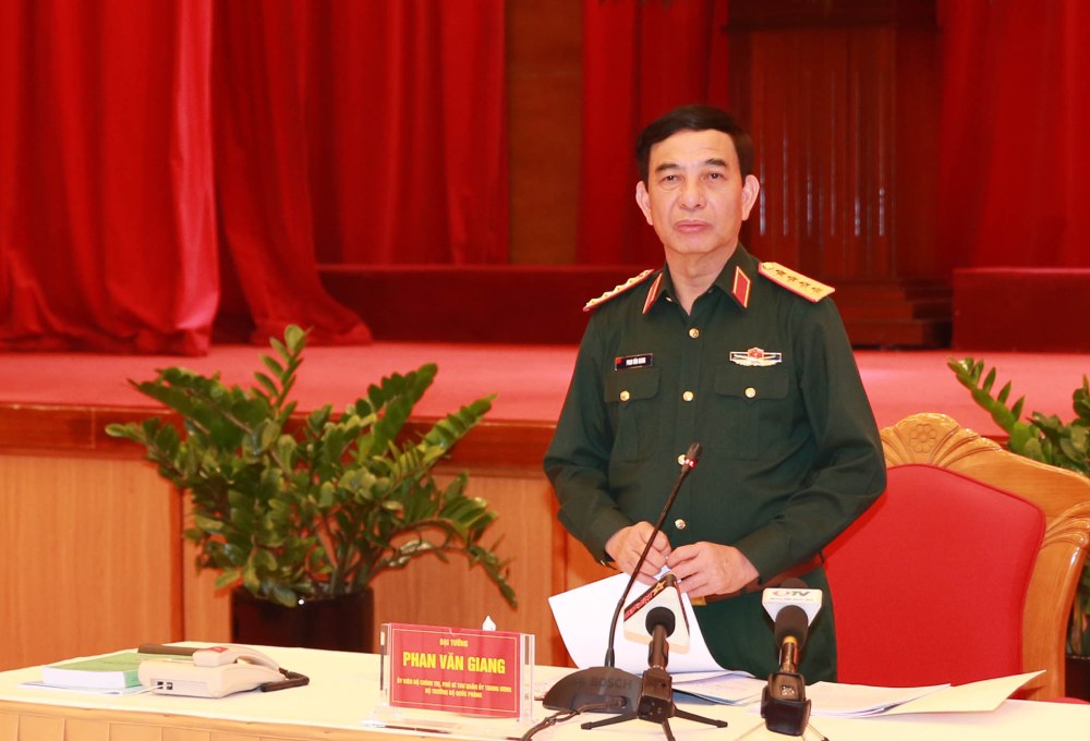 Le général Phan Văn Giang a demandé aux forces de continuer à coopérer étroitement pour protéger efficacement la frontière. Photo: Ái Vân