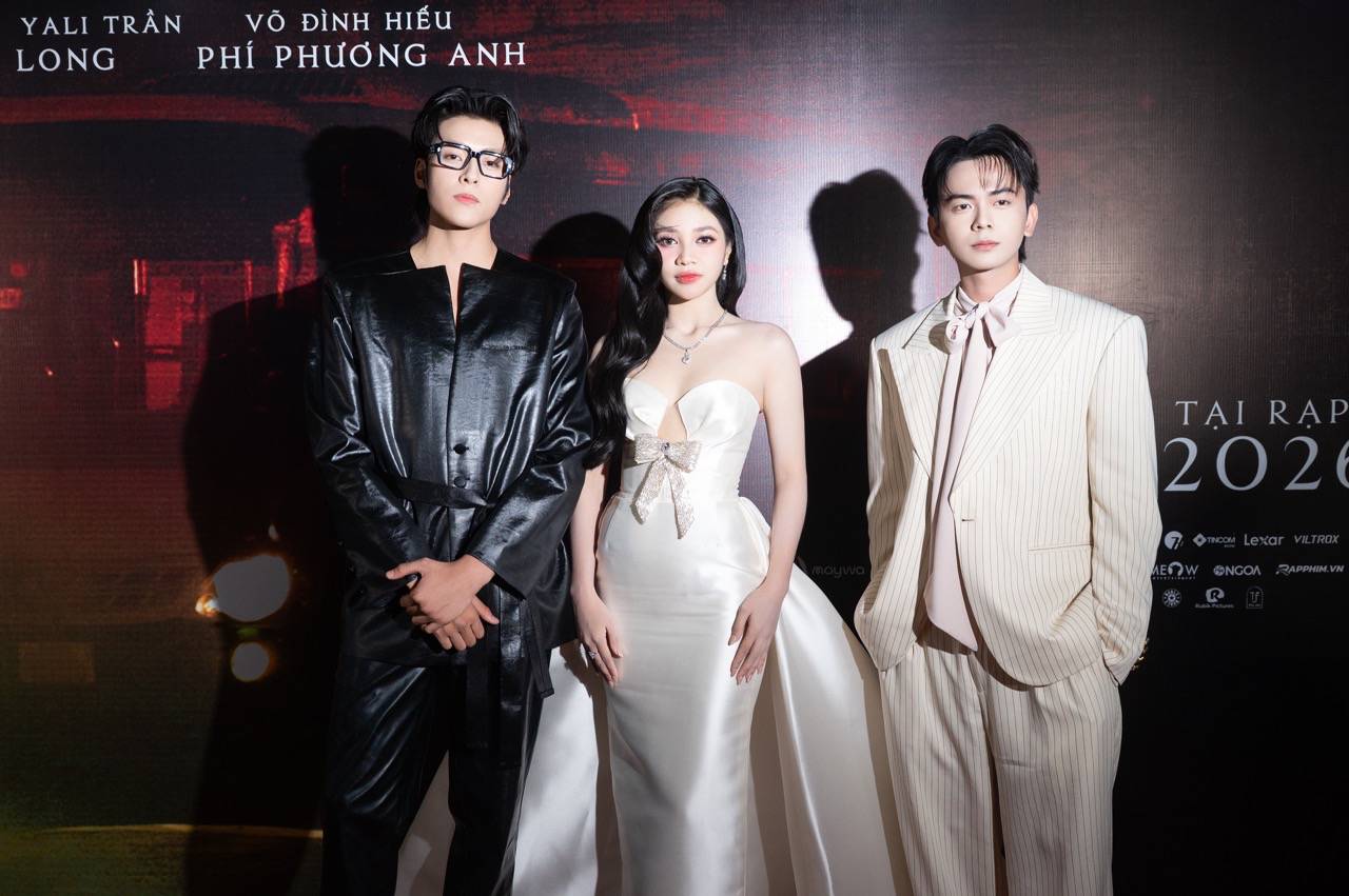 Vinh Dam (left) and Minh Kien (middle) co-star in the movie. Photo: Film crew.