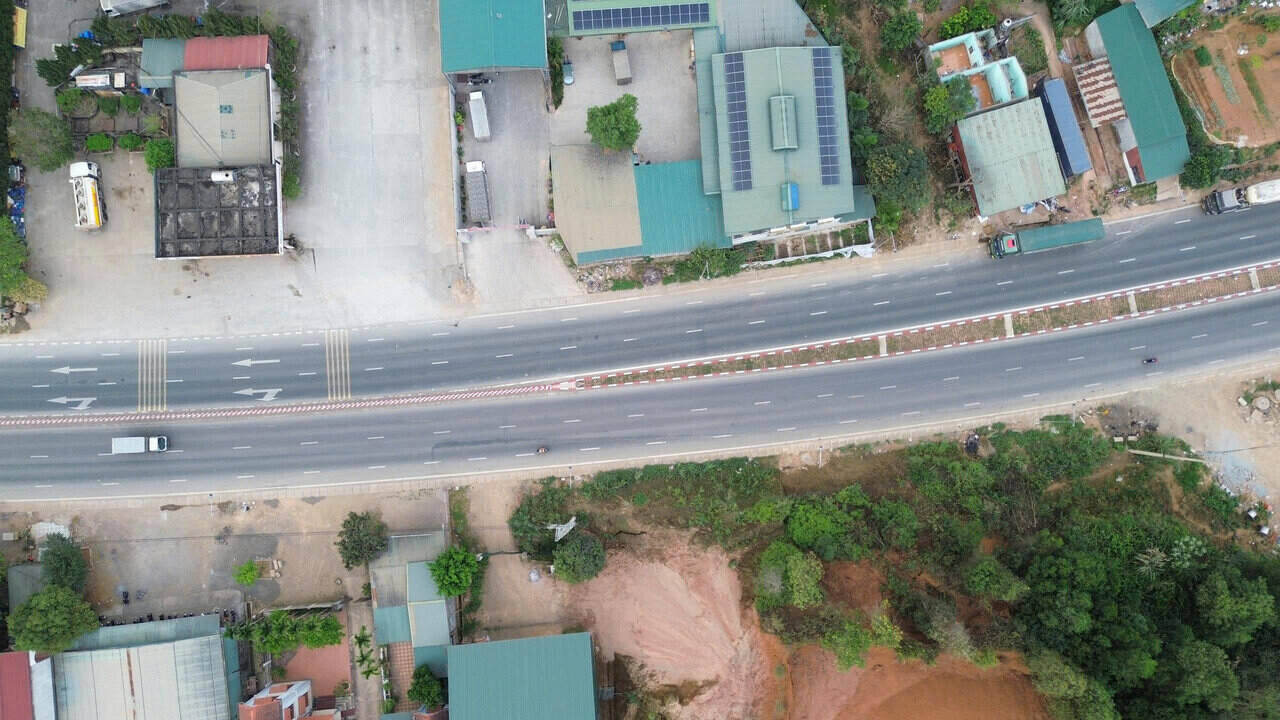 Mặt đường rộng 20,5 m với 6 làn xe lưu thông thông thoáng. Ảnh: Minh Chuyên