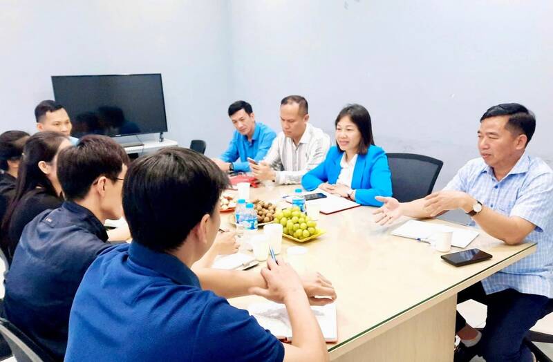 Thai Nguyen Labor Federation grasps the situation of workers. Photo: Thai Nguyen Trade Union