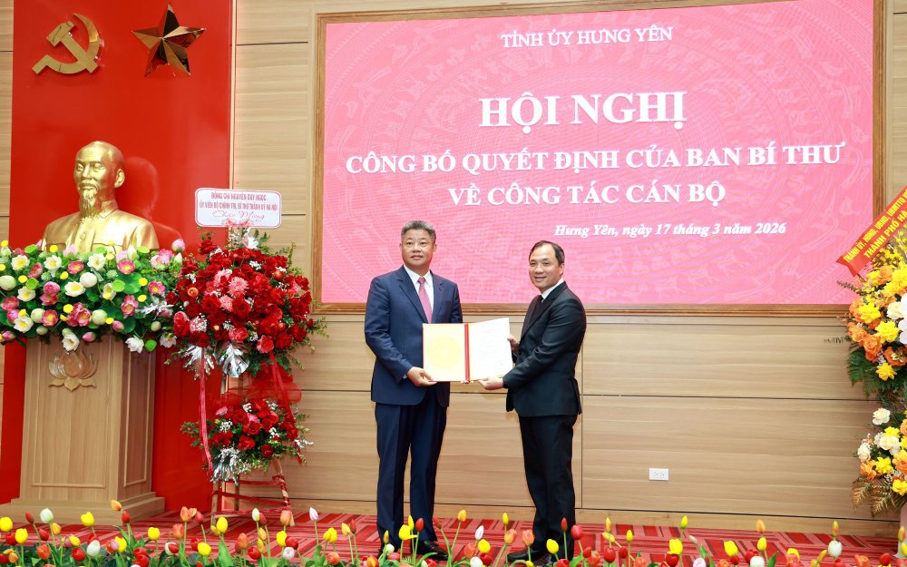 Submit to the Prime Minister for approval of the Chairmen and Vice Chairmen of the Provincial People's Committees no later than March 31. 3. In the photo: Vice Chairman of Hanoi City People's Committee Nguyen Manh Quyen is appointed to hold the position of Deputy Secretary of Hung Yen Provincial Party Committee, introduced to be elected to hold the position of Chairman of Hung Yen Provincial People's Committee for the 2026-2031 term. Photo: Hanoi. gov. vn