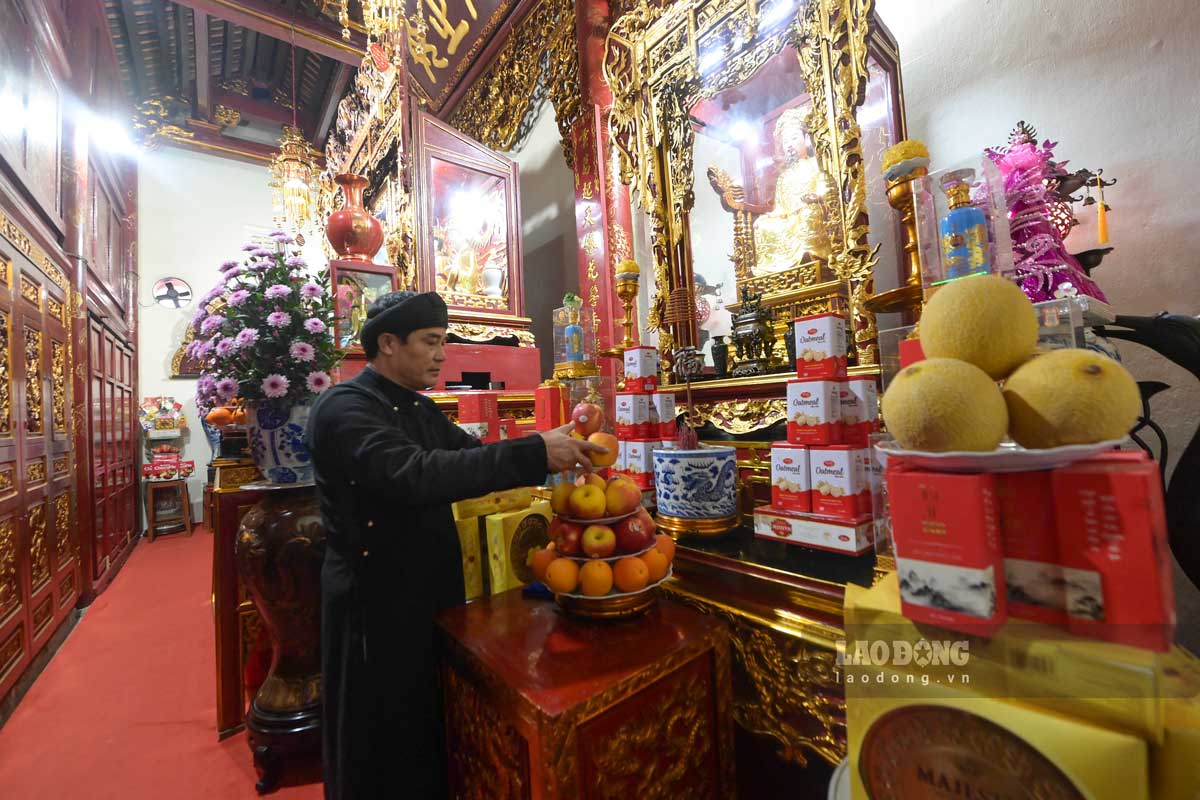 Phủ Vân Cát được xây dựng thời Cảnh Trị nhà Lê (1663 - 1671), kiến trúc theo lối Thiềm trùng, Điệp ốc kết hợp lối kiến trúc (nội Công - ngoại Quốc). gồm có 14 toà với 70 gian lớn nhỏ là một công trình kiến trúc độc đáo của thế kỷ 18 - 19