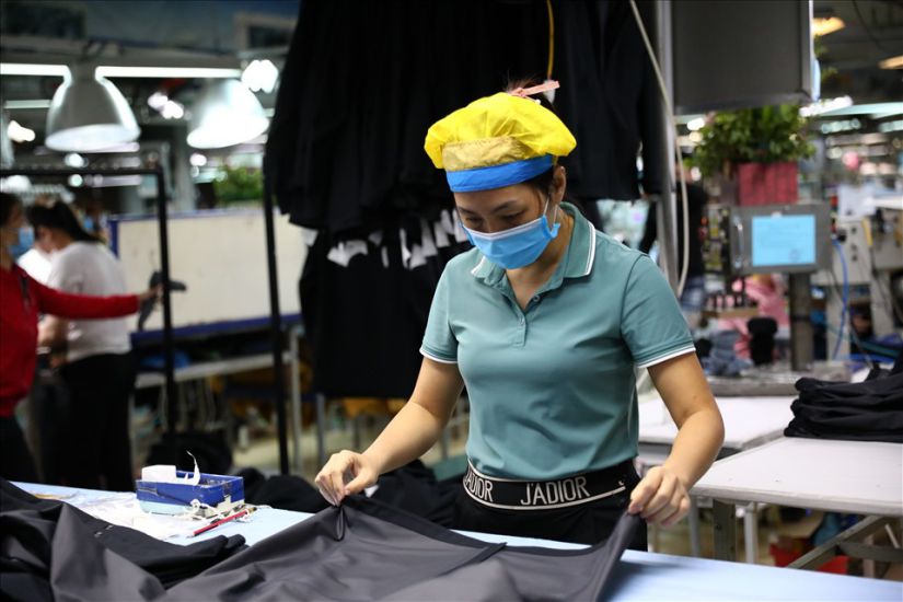 The worry of losing a job at the age of 40 is not an isolated problem but is becoming a reality for many unskilled workers or skilled workers who are not too specialized. Photo: Anh Tuan