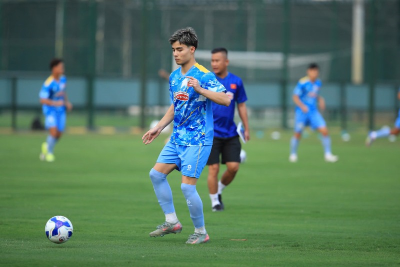 Tiền vệ Antonio Moric đang thích nghi với U23 Việt Nam. Ảnh: Minh Dân