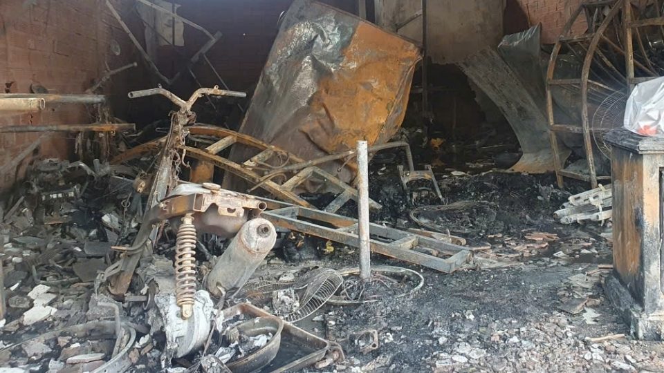 La casa donde ocurrió el incendio que mató a dos niños, se determinó que fue causado por un cortocircuito al cargar una bicicleta eléctrica. Foto: An Nhiên