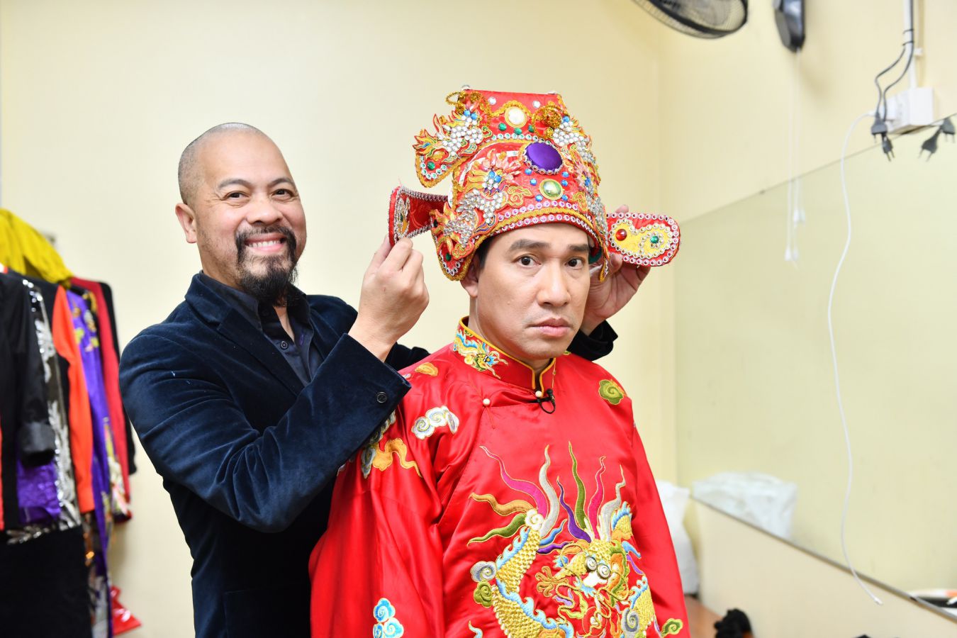 NTK Đức Hùng là người đứng sau những bộ cánh lộng lẫy của chương trình Táo Quân. Ảnh: Nhân vật cung cấp