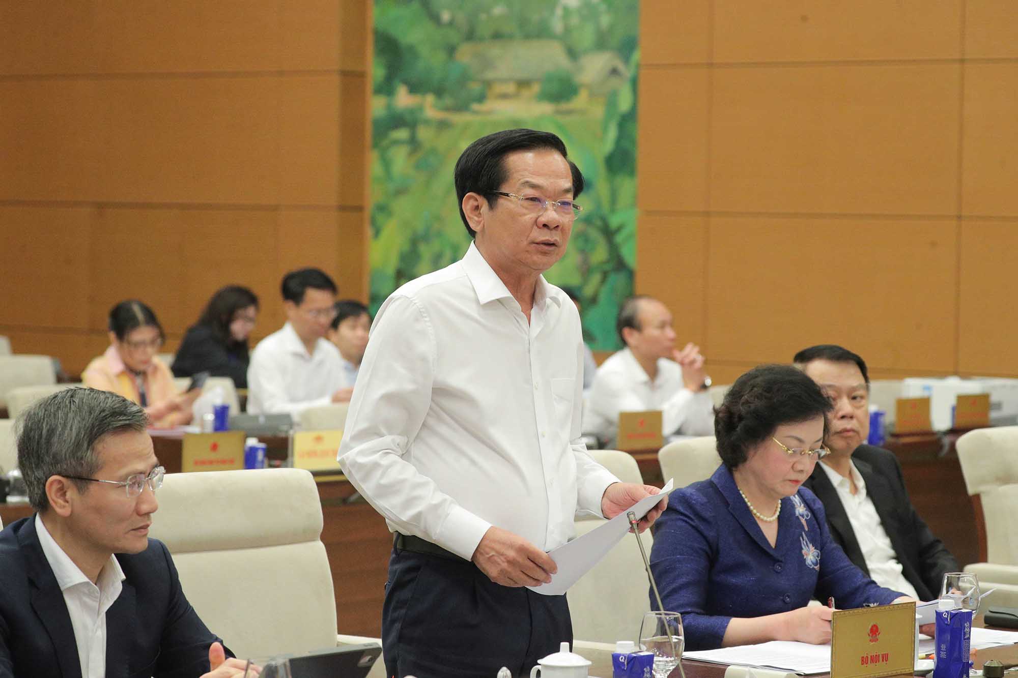 Minister of Home Affairs Nguyen Thanh Binh mentioned removing administrative barriers to allow timely commendation. Photo: Ho Long