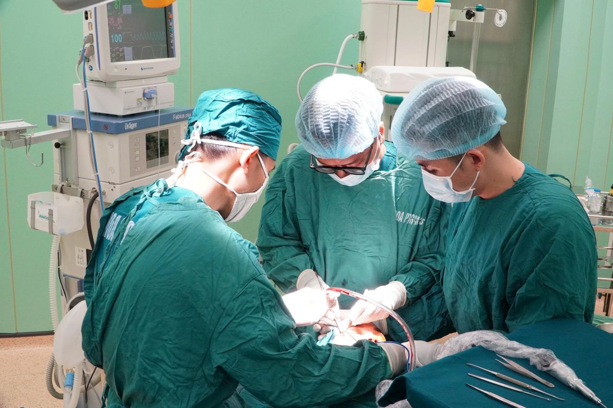 Le cas de traumatisme maxillo-facial vient d'être opéré avec succès à l'hôpital général de Vũng Tàu. Photo: BVVT