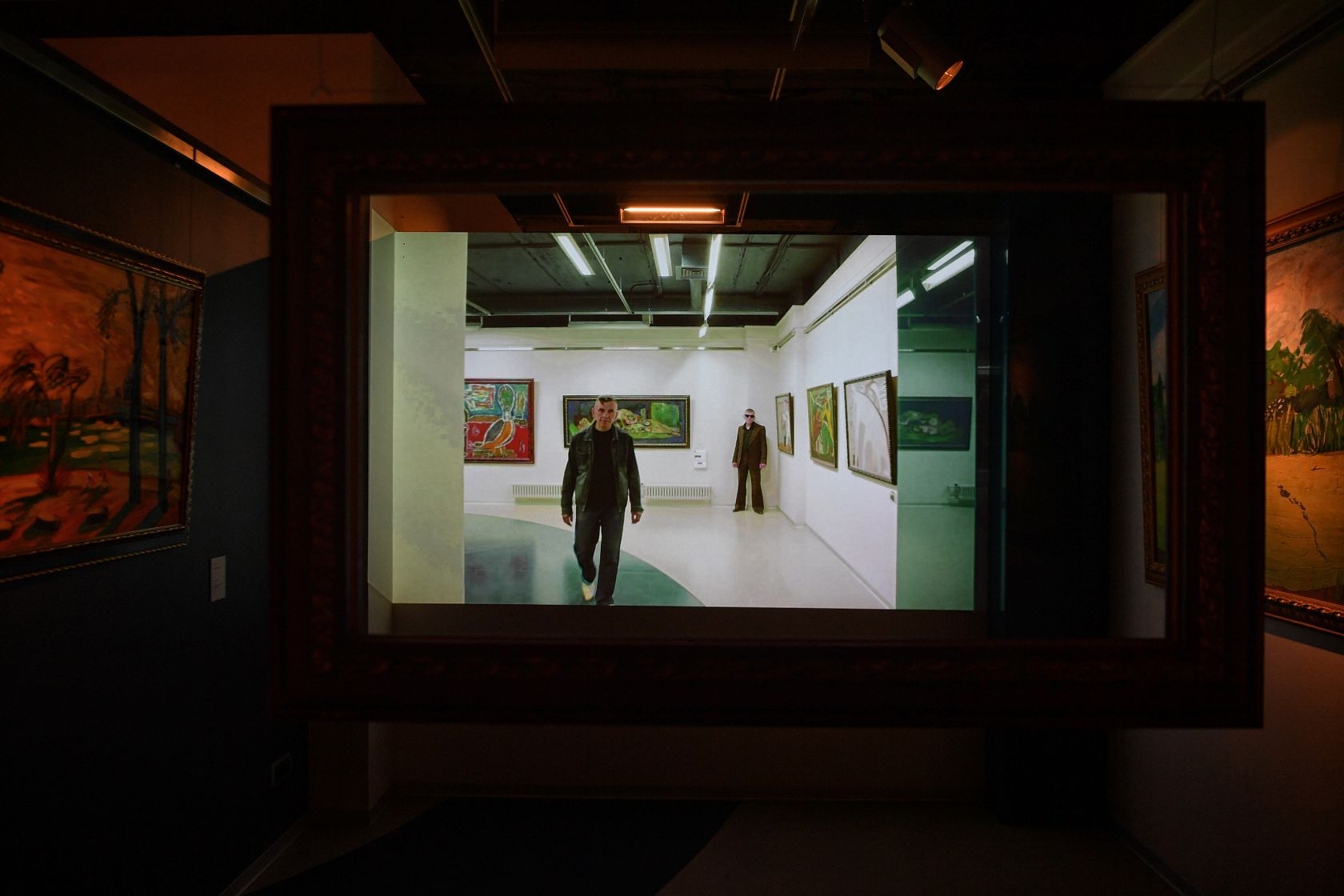 Tác phẩm đương đại luôn tạo cơ hội để người xem tương tác và trải nghiệm. Ảnh: Việt Văn