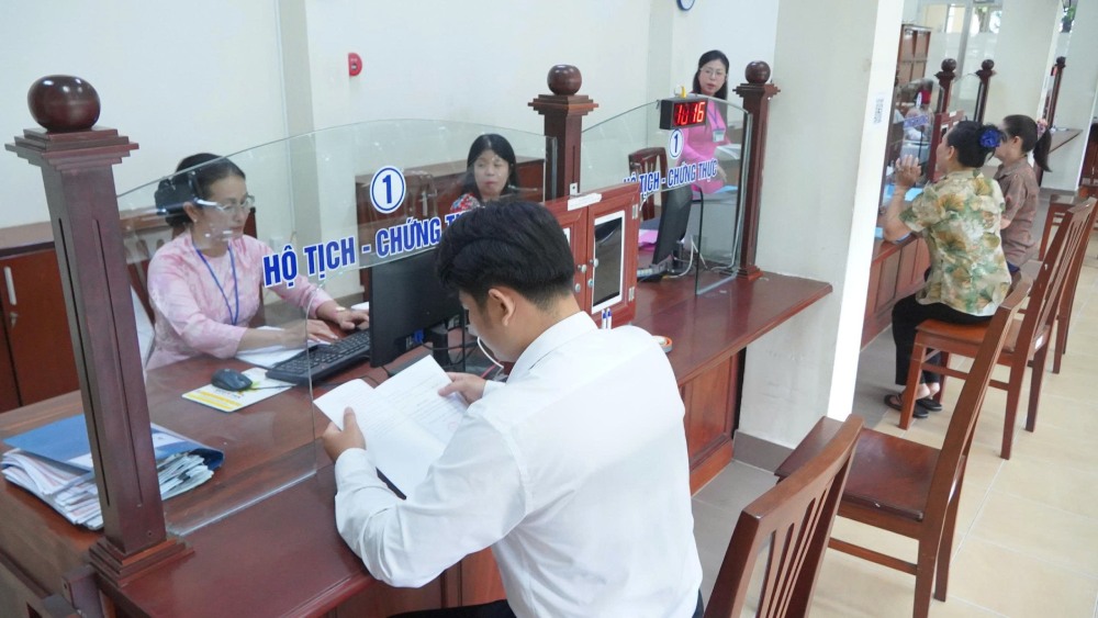 Review and comprehensively evaluate the contingent of commune-level cadres and civil servants, and develop a plan to supplement staff. Photo: Ta Quang