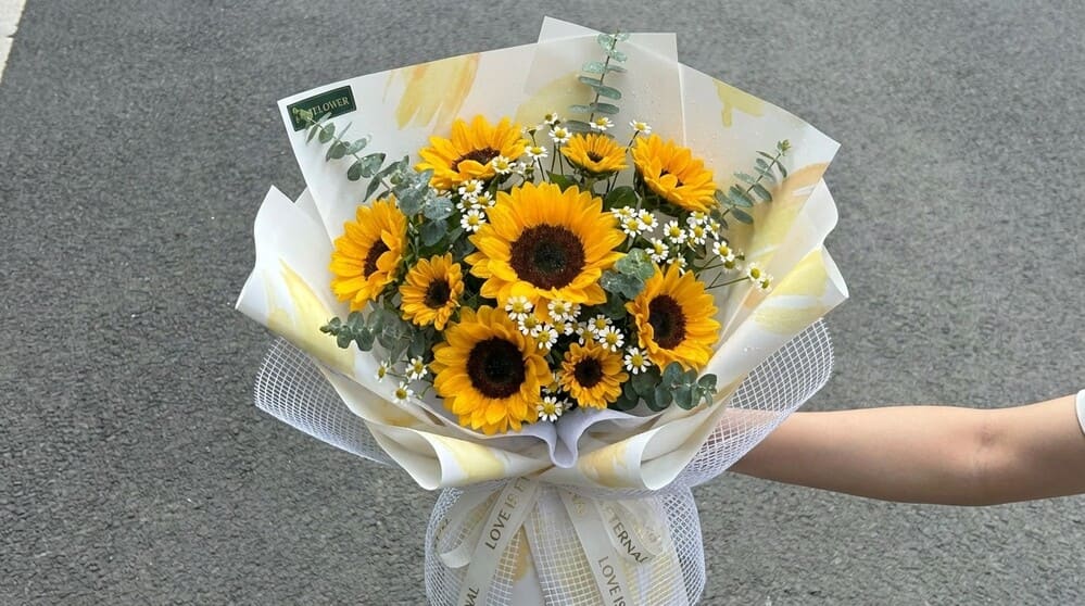 Sunflowers are one of the suggestions for wives on International Day of Happiness 20. 3. Photo: Tuan Dat