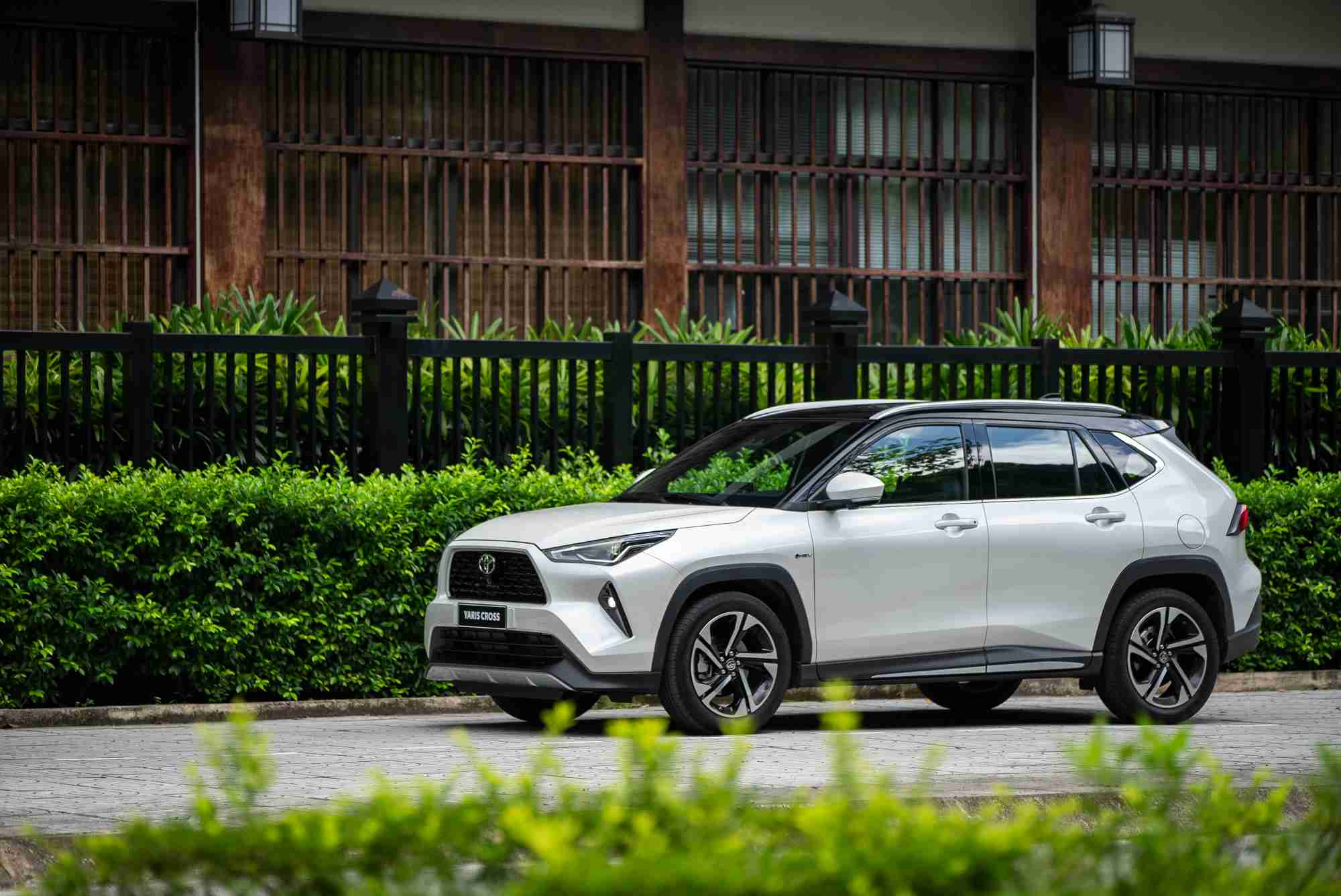 Golden time for Hybrid cars to explode in the Vietnamese market. Photo by Lam Anh