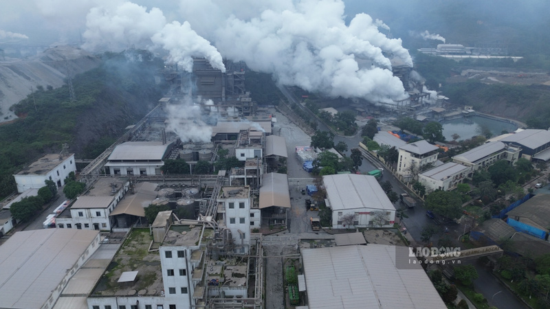 Inside Duc Giang chemical plant at the time a series of leaders were prosecuted. Photo: Dinh Dai