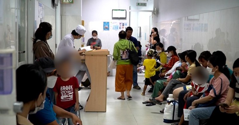 Trẻ ho, nôn: Chớ vội nghĩ do bệnh dạ dày