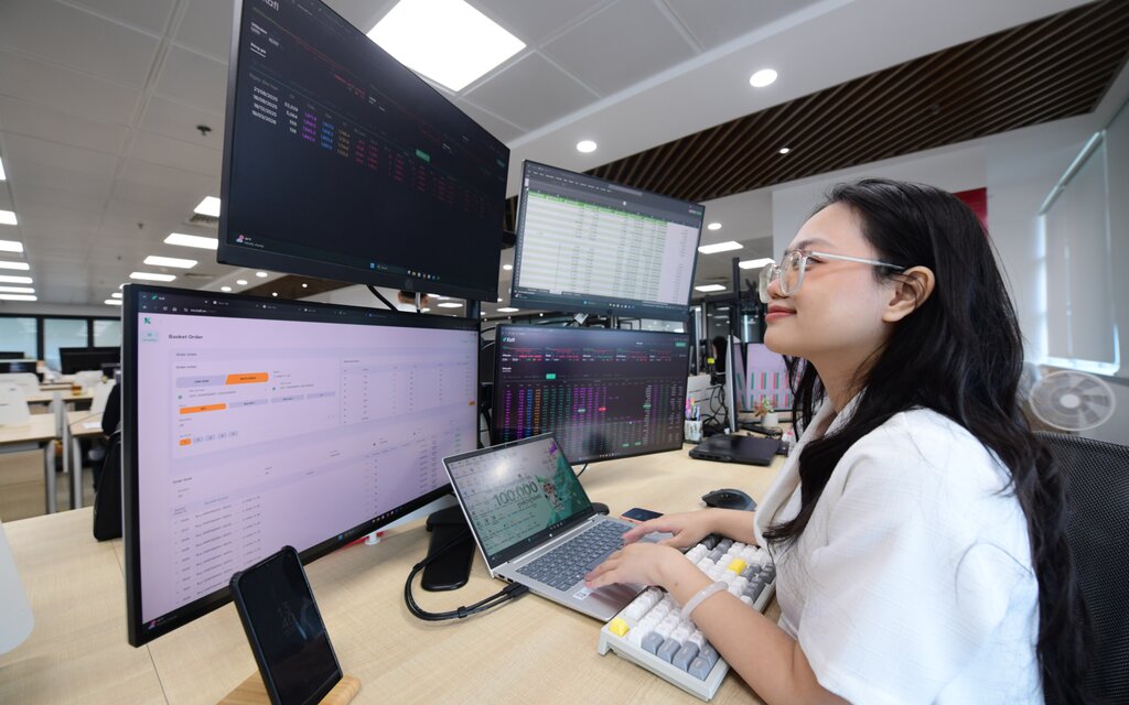 El mercado de valores todavía está bajo una presión de venta bastante fuerte. Foto: Quang Dinh Kafi