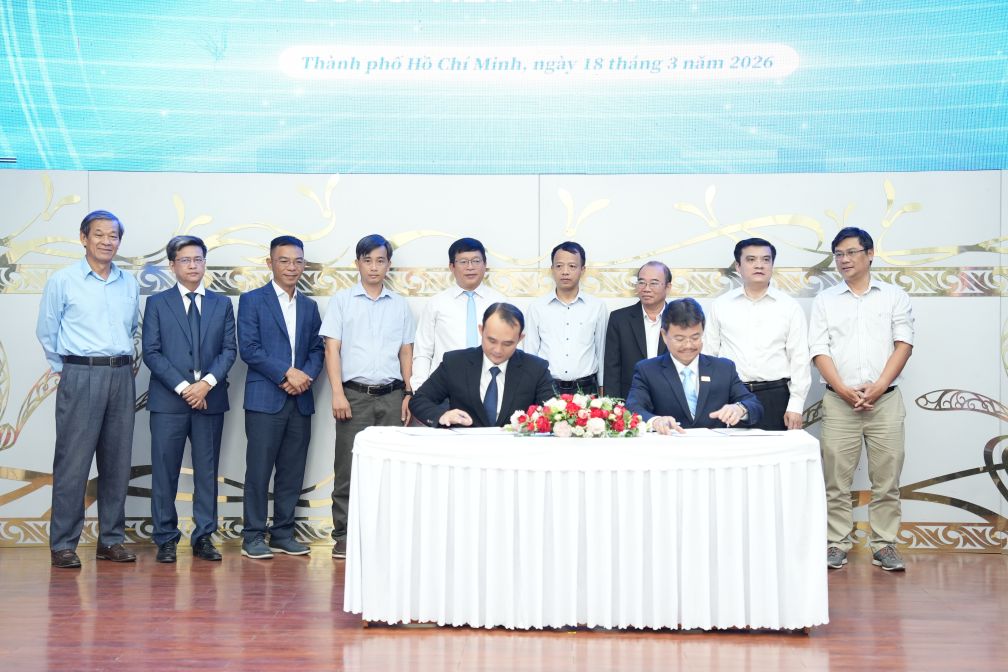 Trường Đại học Thủ Dầu Một ký kết bản ghi nhớ hợp tác với Công ty TNHH MTV Phát triển Công viên Phần mềm Quang Trung. Ảnh: TDMU