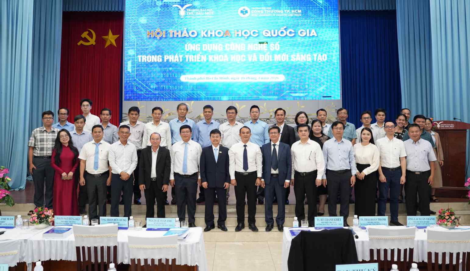 Delegates attend the conference "Application of digital technology in scientific development and innovation" at Thu Dau Mot University. Photo: TDMU