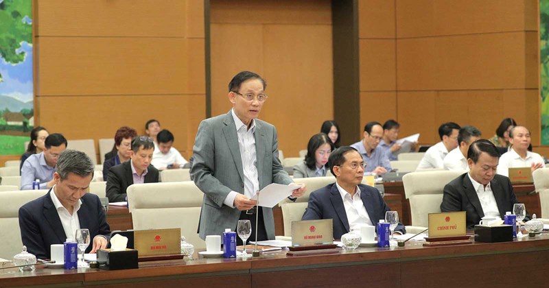 Nghiên cứu bổ sung chế độ cho cán bộ ngoại giao và gia đình