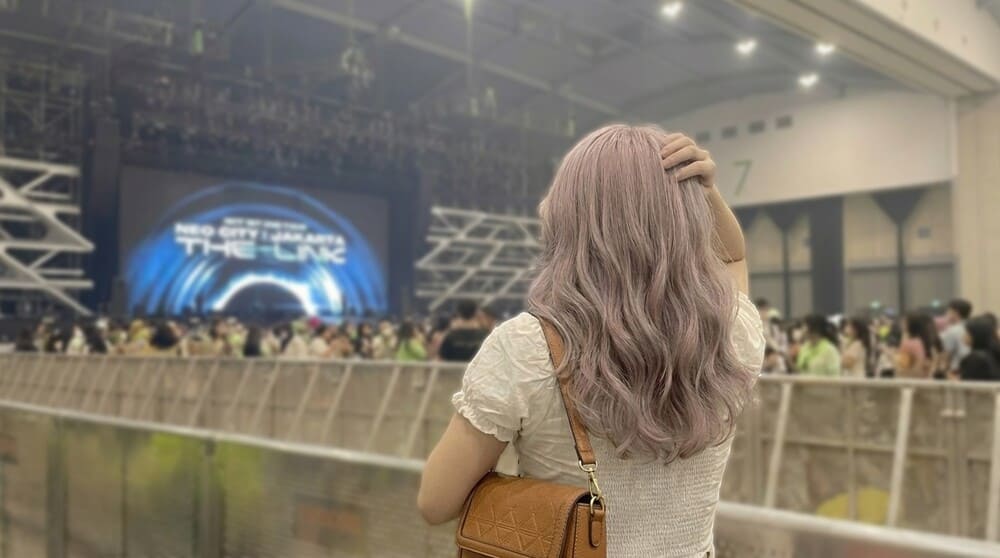Se faire belle en teintant de nouvelles couleurs de cheveux aidera les femmes à impressionner leurs proches lors de la Journée internationale du bonheur. Photo: Kết Vũ