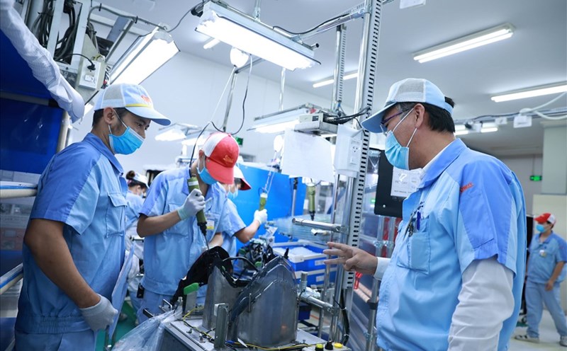 베트남 노동총연맹은 조합원과 노동자에게 더 많은 이익을 가져다주기 위해 대화 및 단체 협상 업무에서 뛰어난 기초 노동조합 위원장을 표창할 것입니다. 삽화: 하이 응우옌