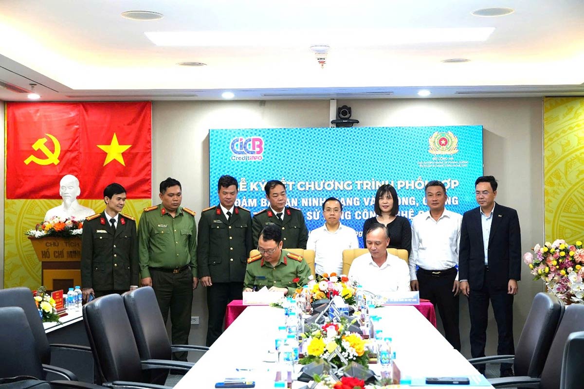 Đại diện A05 và CIC ký kết chương trình phối hợp. Ảnh: CIC