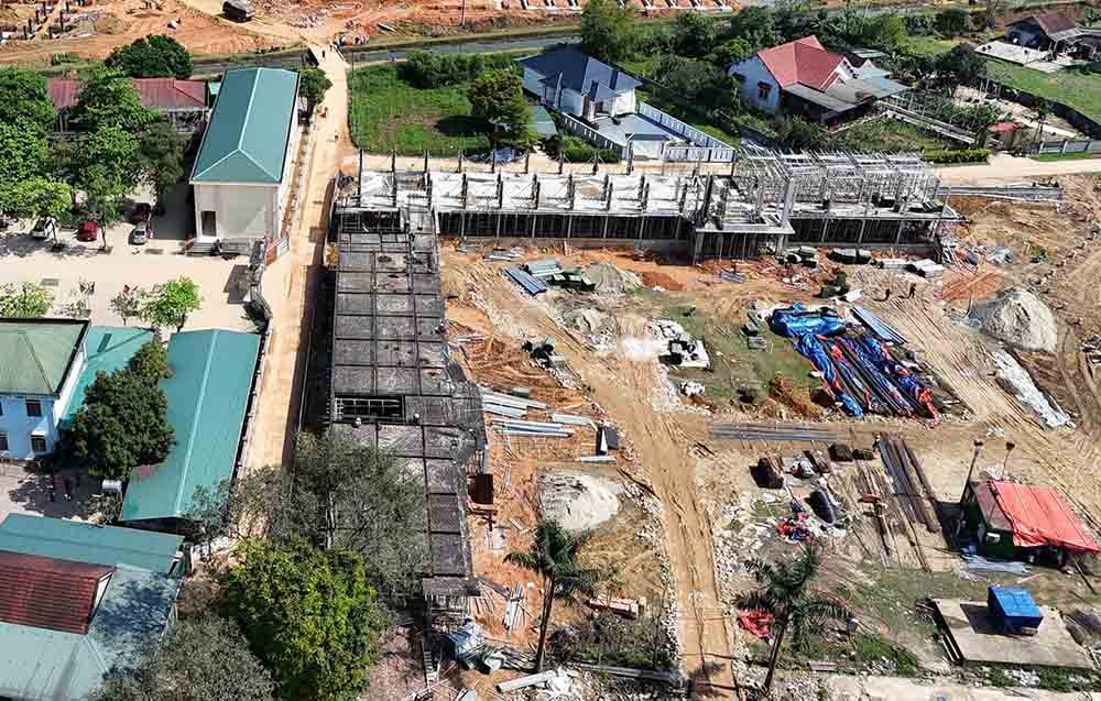 Công trình Trường phổ thông nội trú liên cấp TH&THCS Hương Khê  đang được đẩy nhanh thi công. Ảnh: Trần Tuấn