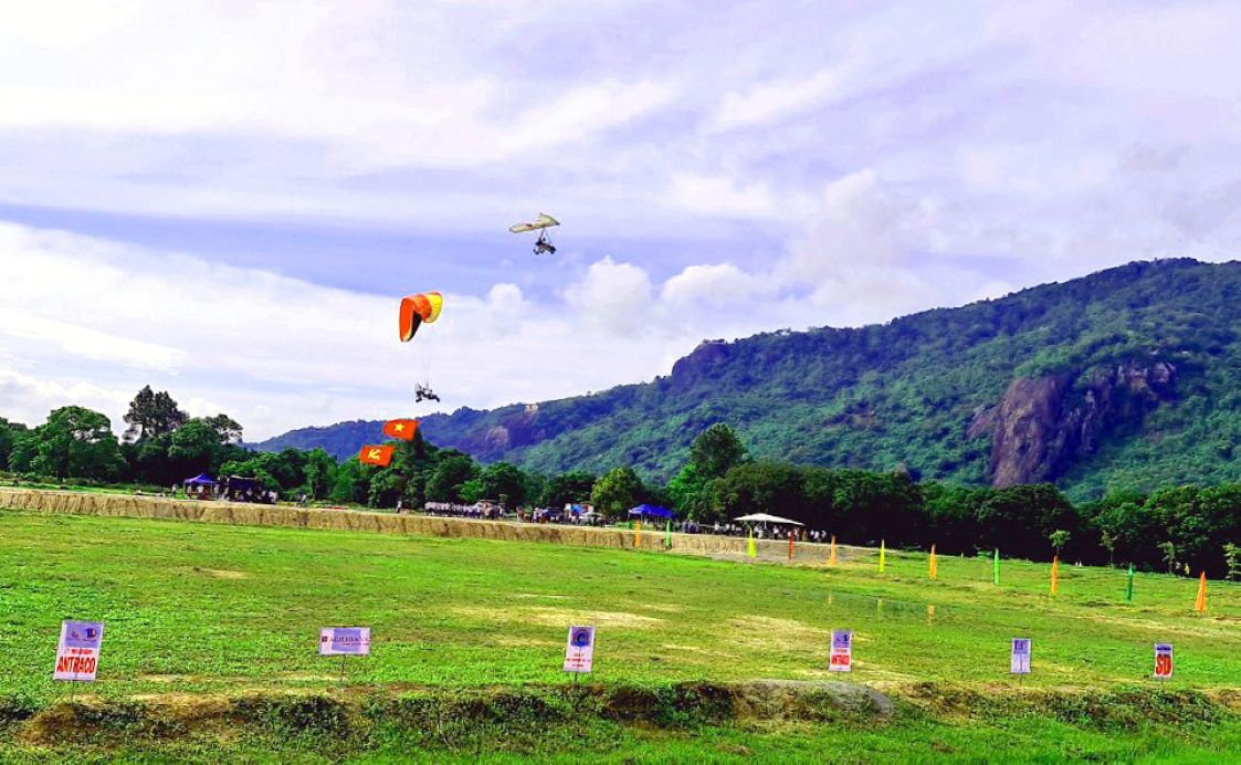 Khu vực Phụng Hoàng sơn, nơi diễn ra Ngày hội dù lượn. Ảnh: Thanh Mai