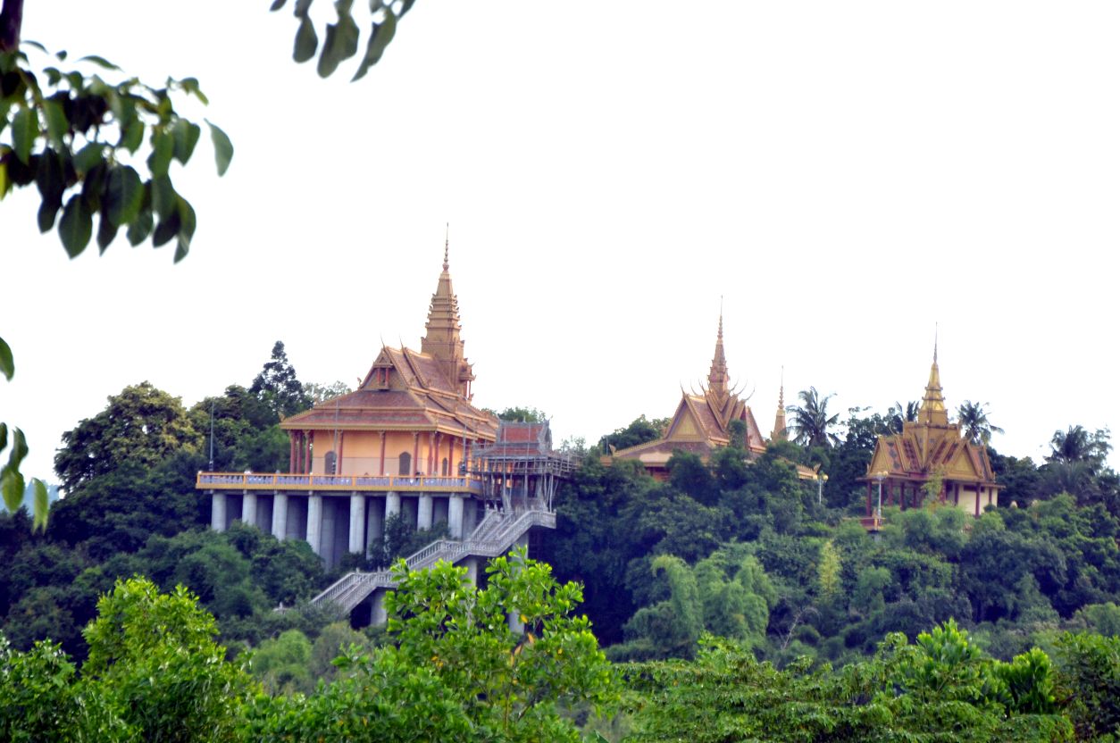 Chùa của đồng bào Khmer trên đỉnh đồi Tà Pạ. Ảnh: Tri Tôn. Ảnh: Thanh Mai