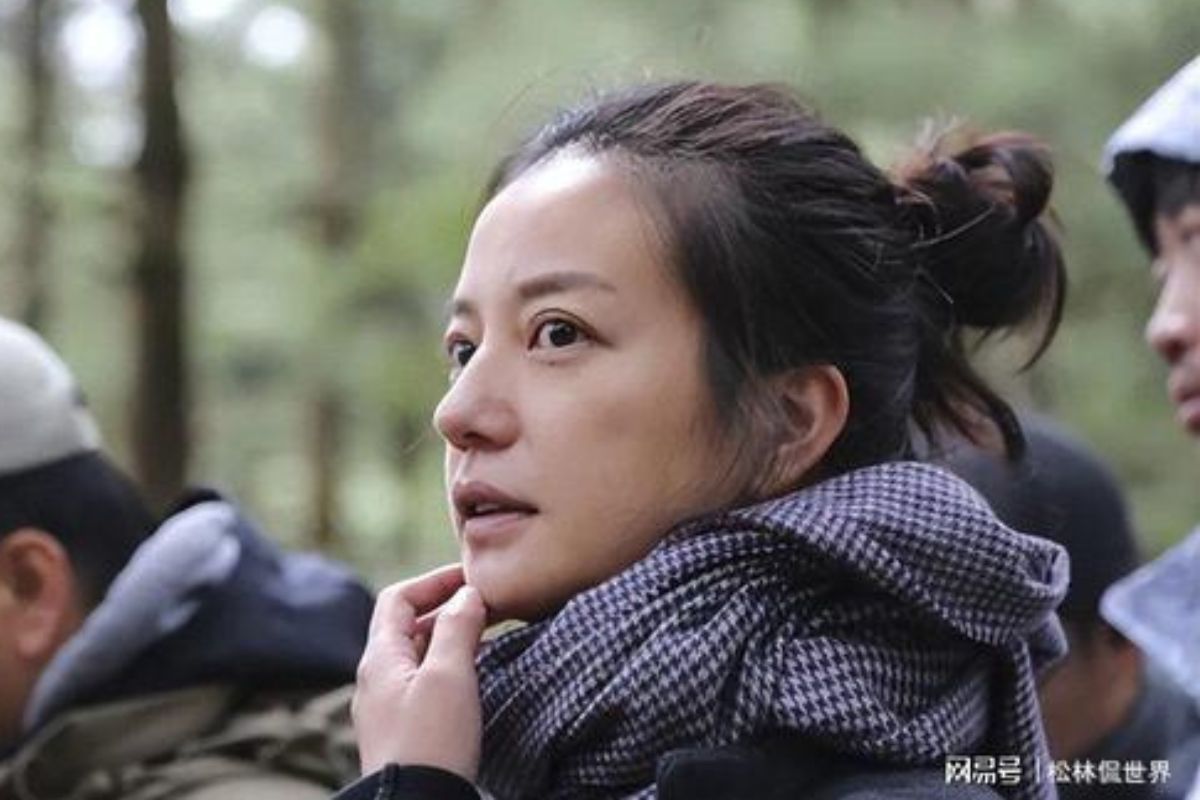 Triệu Vy trong vai trò đạo diễn. Ảnh: Xinhua