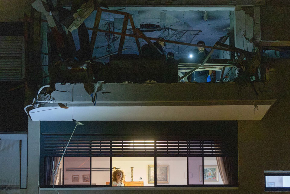 Apartment in Ramat Gan, near Tel Aviv (Israel) damaged after a series of Iranian retaliatory missiles, March 18. Photo: AFP