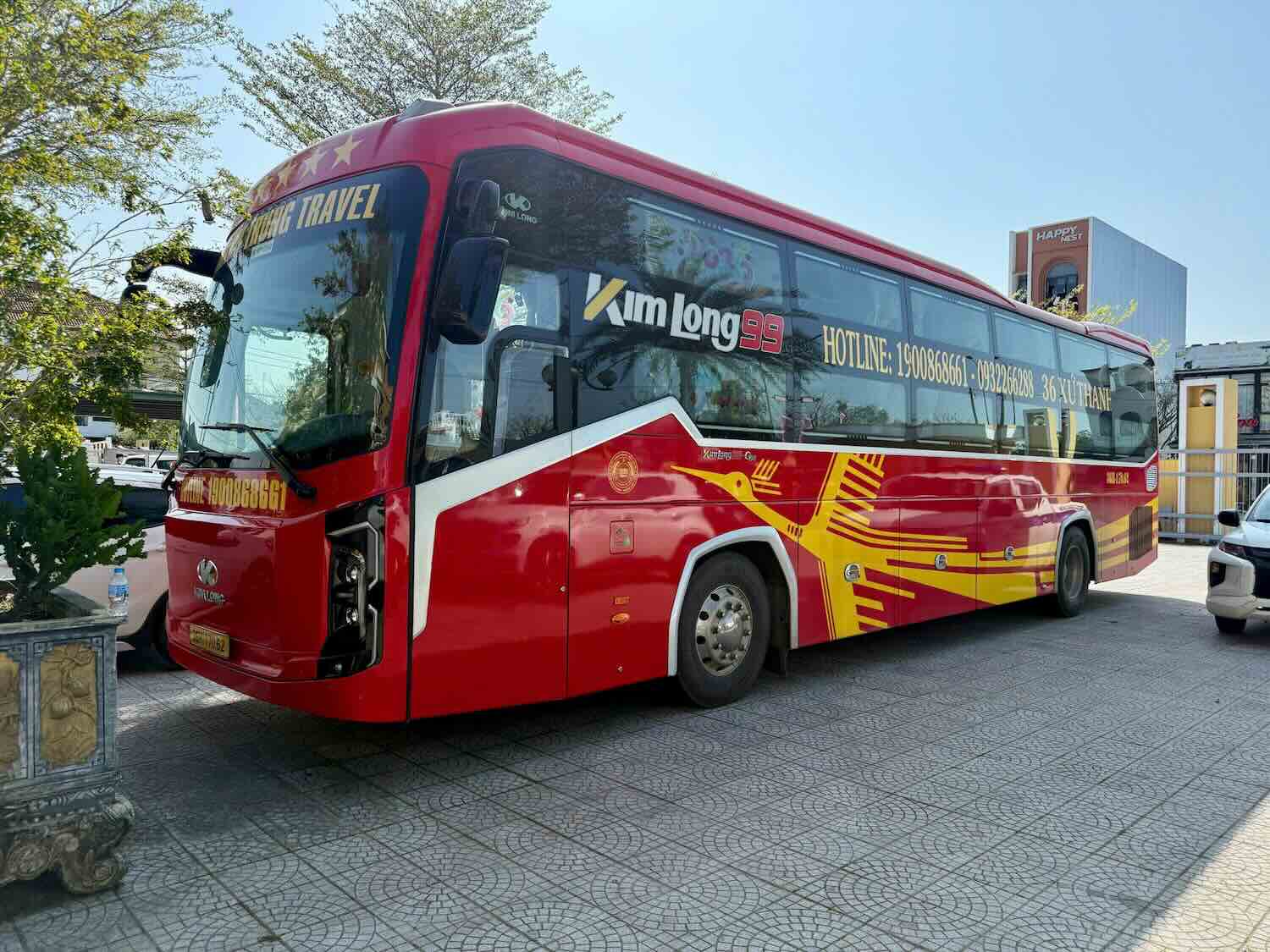 Violating vehicles are handled. Photo: Tran Hong